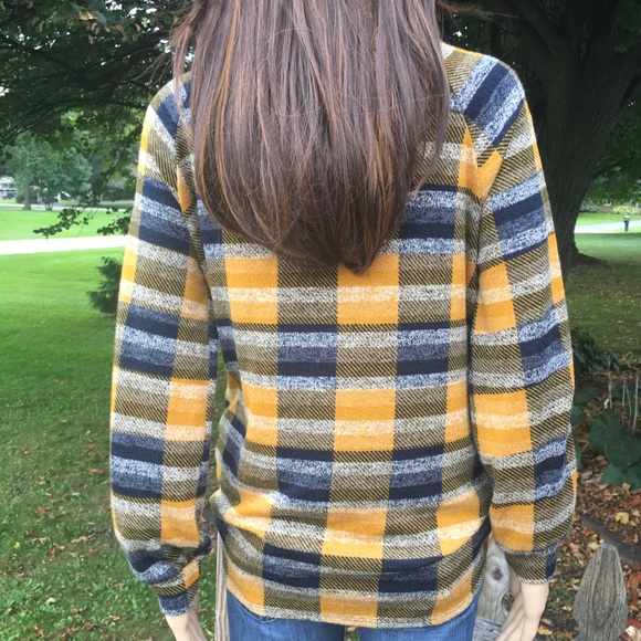 TIE FRONT PLAID TOP - Picture 7 of 7